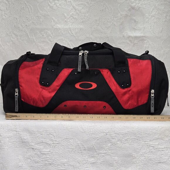 Y2K Oakley Red Black Multi Pocket Duffle Gym Bag Workout  Embroidered Studded - Picture 4 of 16